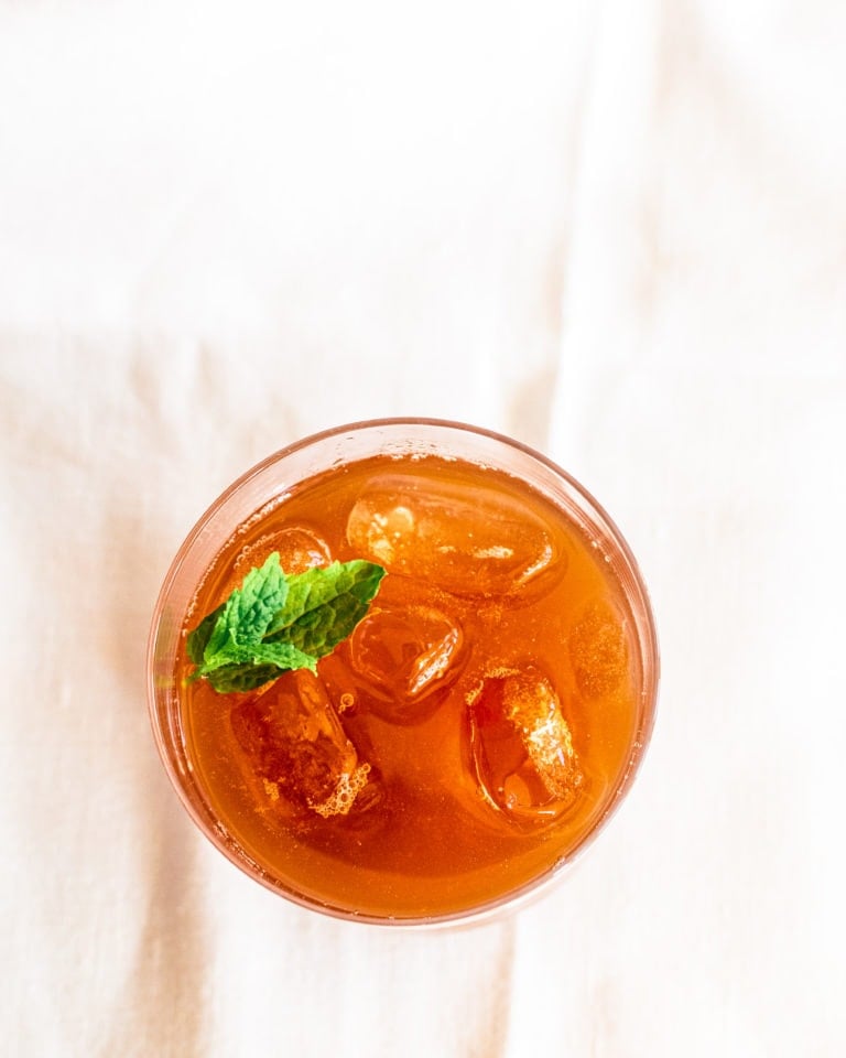 ice tea in glass with ice and mint
